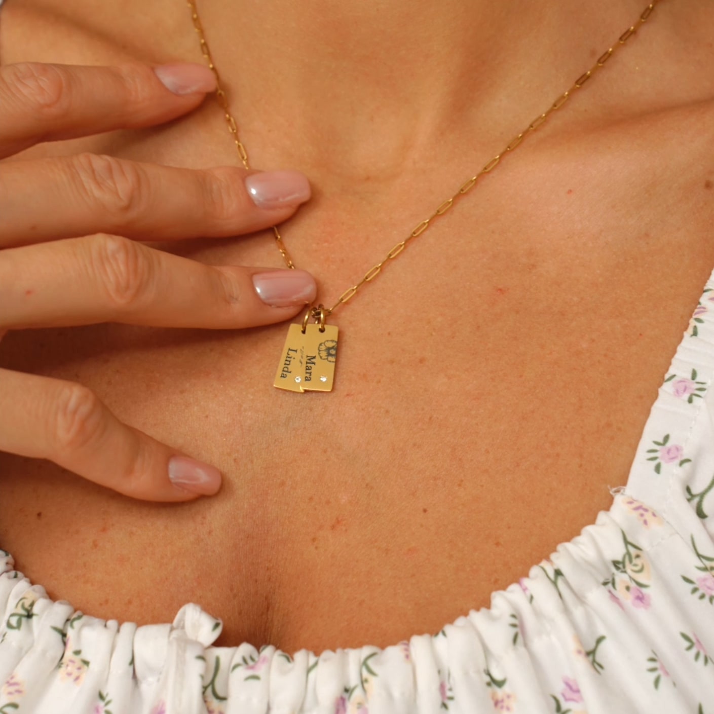 Flower necklace with name